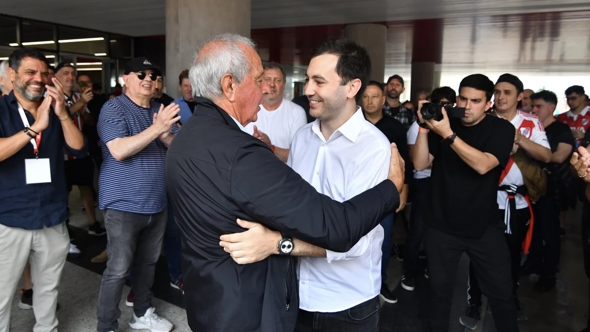 Foto: X @RodolfoDonofrio. El ex presidente de River, DOnofrio, salió a apoyar los reclamos de River por el arbitraje de Herrera &nbsp;