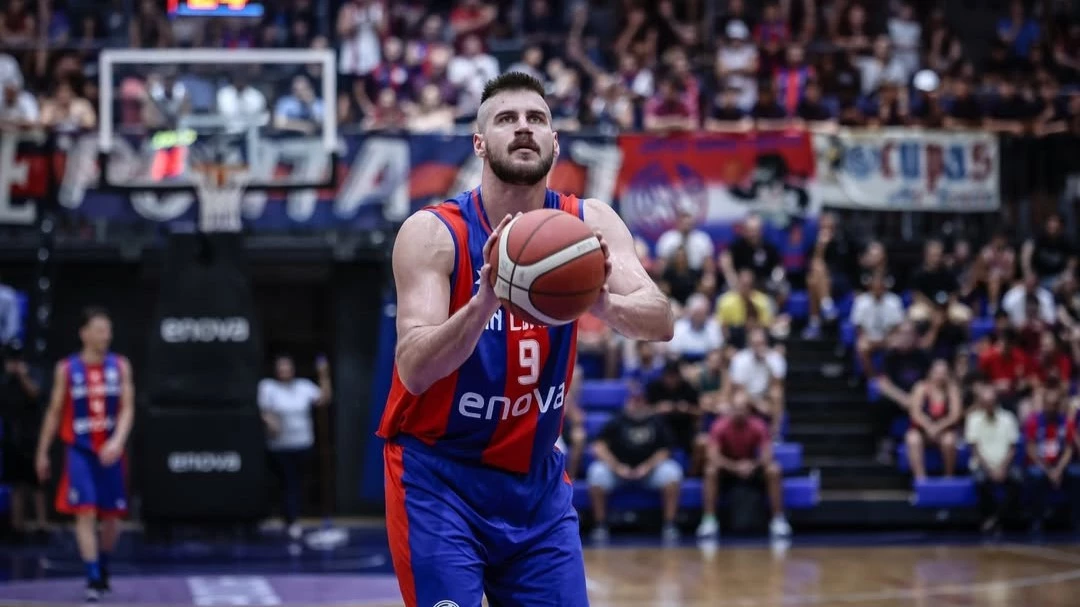 Foto:@CASLAbasquet. En la entidad de Boedo, el interno firmó una media de 10,4 unidades y 6 rebotes por partido
