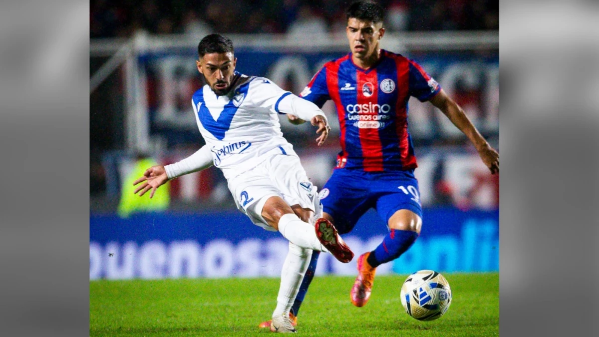 Foto:@Velez. Manuel Lanzini patea ante la marca rival. El Ciclón y el Fortín empataron 0-0 en el Bajo Flores