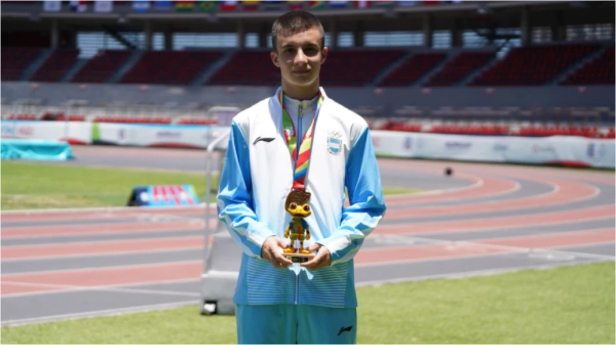 Bond se subió a lo más alto del podio (Foto: Prensa COA).