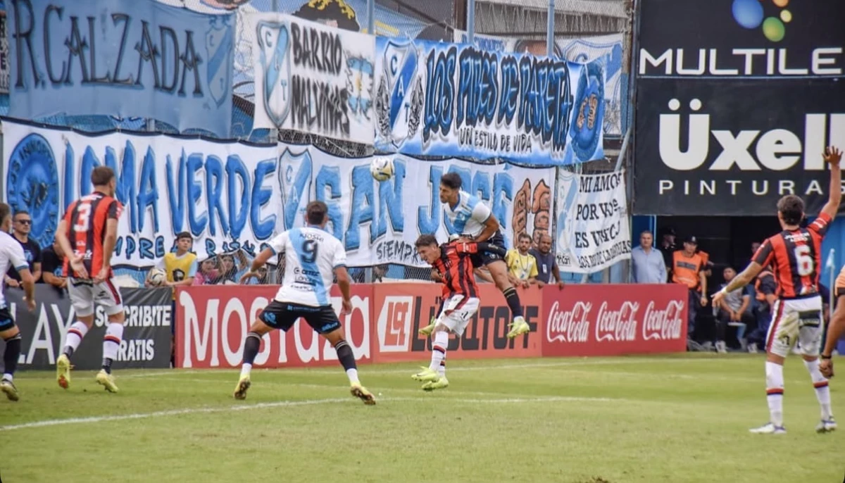 Foto:@TemperleyOK. En el sur hubo empate entre el Celeste y el Patrón