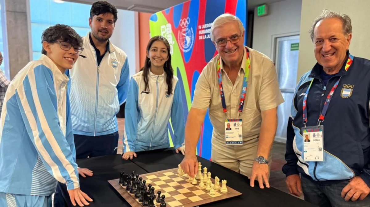 Los representantes argentinos junto al presidente del COA, Mario Moccia (Foto: Prensa COA).