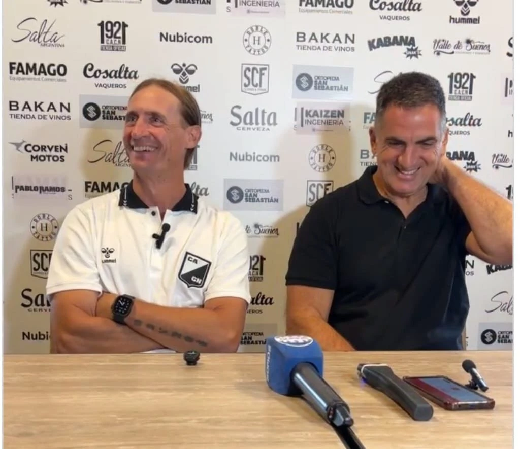 Foto:@CACNoficial. Cuando todo era sonrisas y Adrián Bastía planificaba la pretemporada. Tras diez fechas de torneo, el Polaco dijo chau a Central Norte de Salta