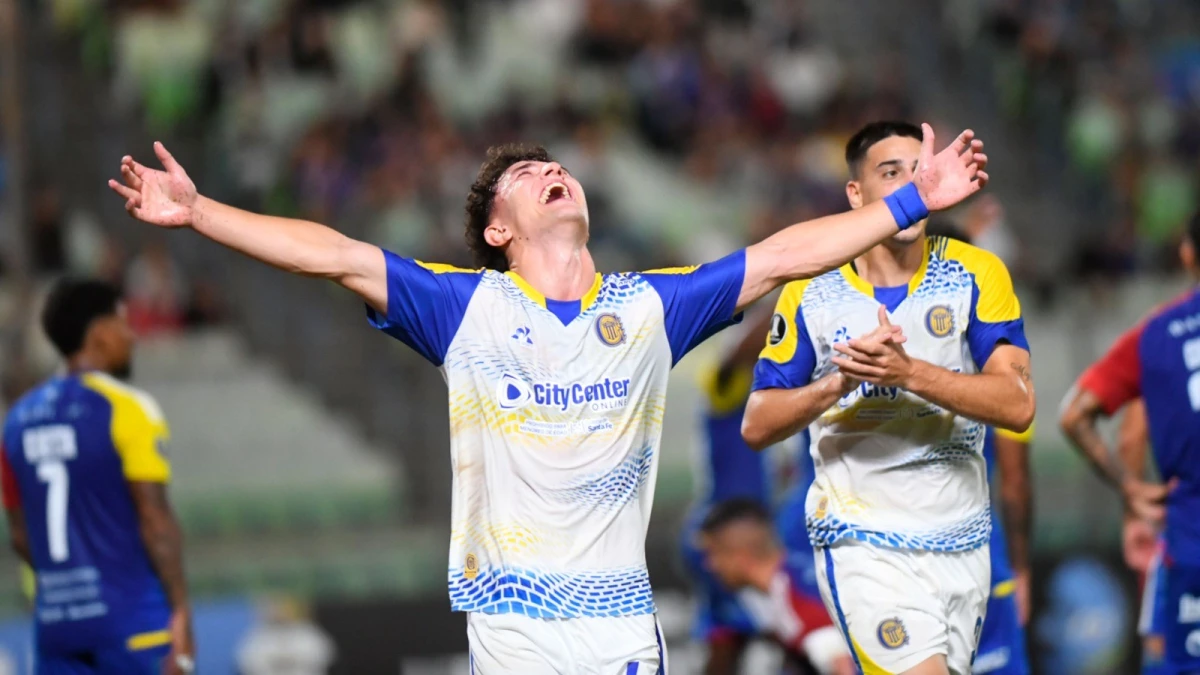 Foto: Ovando abrió la cuenta para Rosario Central con un gol “de nariz”.