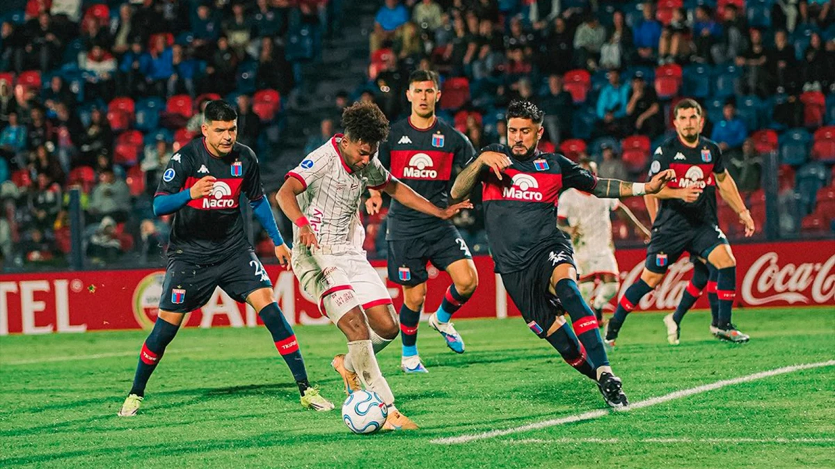 Foto: En el complemento, América de Cali intentó, pero no pudo doblegar a Tigre, que manejó la diferencia con oficio