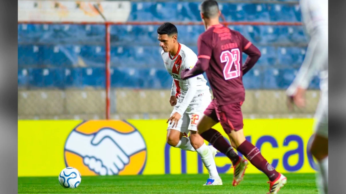 Foto: Lanús no hizo pie en la altura de El Alto.