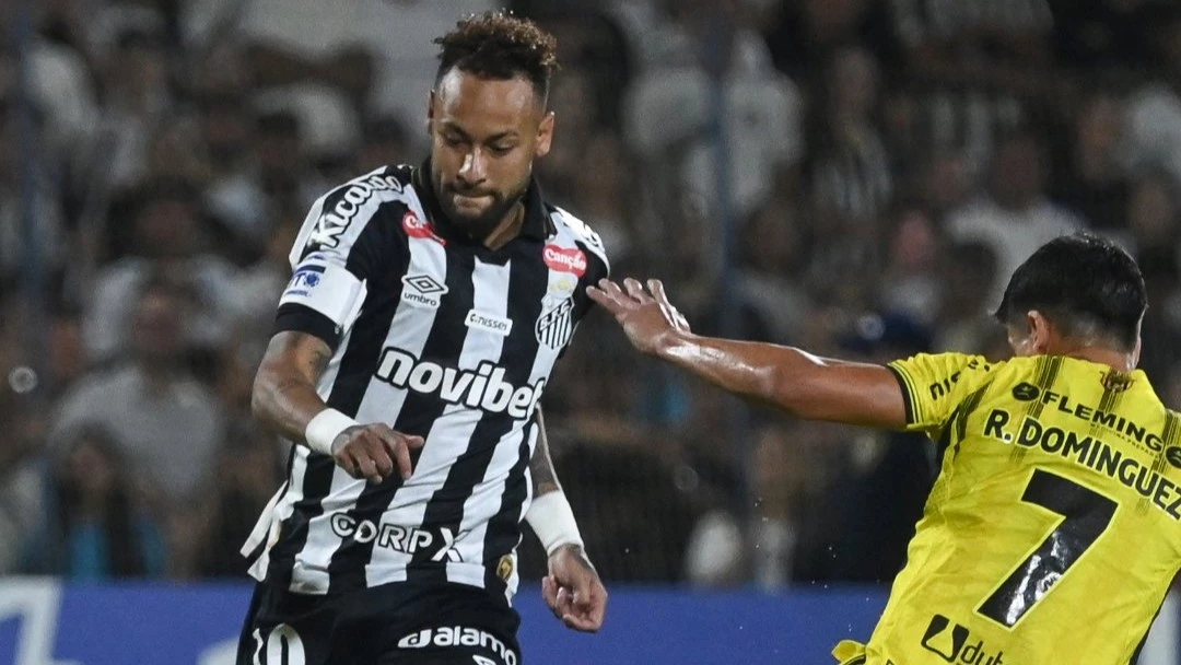 Foto: Santos de Neymar, que anotó el gol con el que empató con Recoleta en Paraguay, será el próximo rival de San Lorenzo.&nbsp;