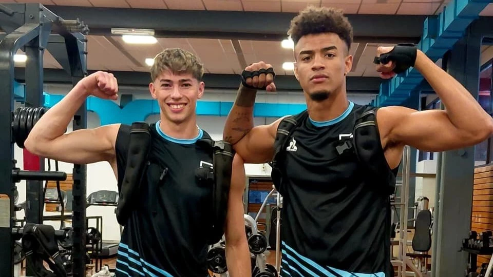 Foto: FEVA. &nbsp;El punta receptor Manuel Armoa y el opuesto Germán Gómez entrenaron en el Cenard con la selección