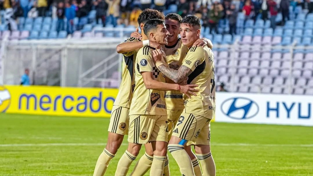 Jugadores de Cusco festejan el gol del argentino Lucas Colitto. foto: @conmebol.