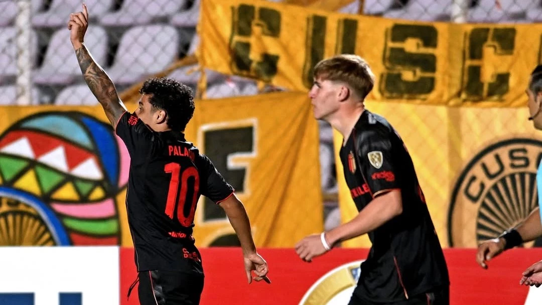 Foto: Tiao palacios celebra su gol, el del empate estudiantil.