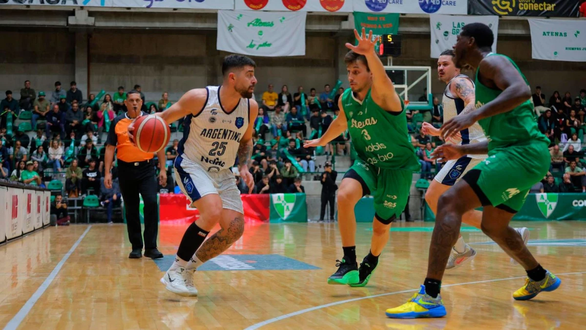 Foto: Argentino se llevó el segundo cruce ante Atenas en Córdoba y ahora la definición por el descenso se traslada a Junín.