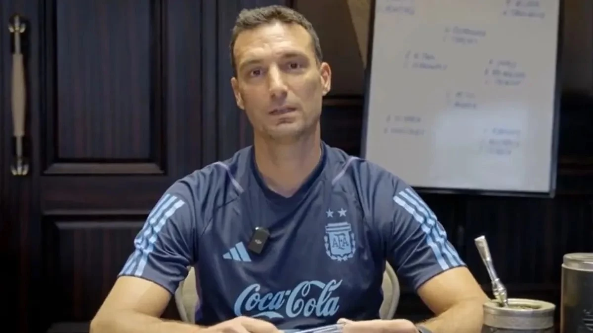 La imagen de Scaloni dando la lista para el Mundial 2022. Foto: Captura.
