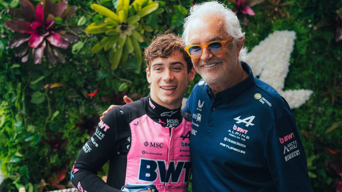 Franco Colapinto junto a su principal impulsor en Alpine, el italiano Flavio Briatore. (Foto: AlpineF1Team)