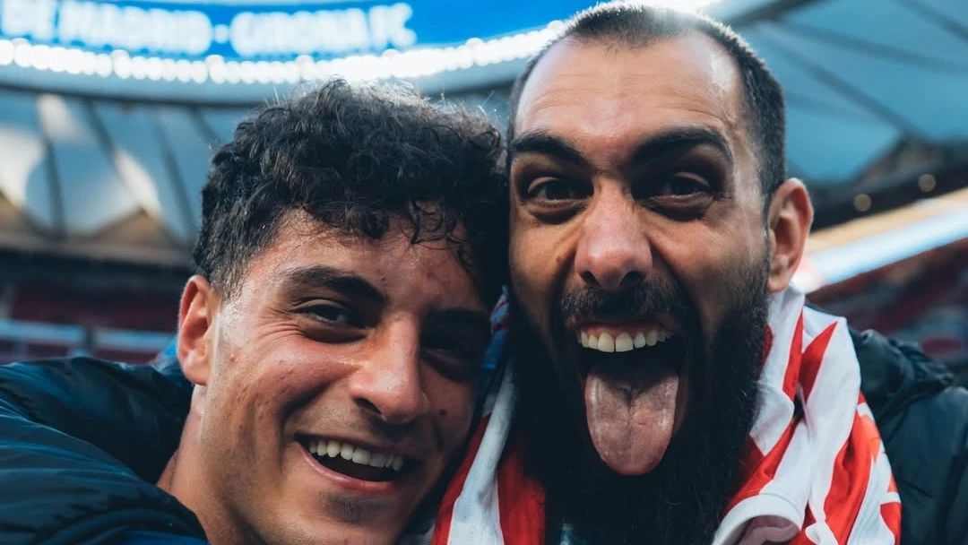 Borja Ilgeias, goleador del Celta festeja con un compañero la entrada a la Europa League. foto: @laliga