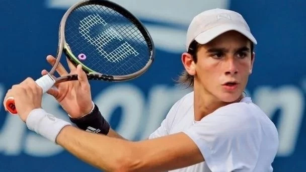 Foto: El catamarqueño Juan Manuel de la Serna pasó a los octavos de final del Challenger de Córdoba