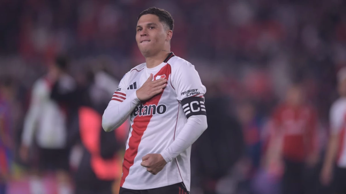 Juanfer paso de los insultos a la ovación y fue clave en los dos empates del equipo contra San Lorenzo. &nbsp;Foto: Julián Álvarez