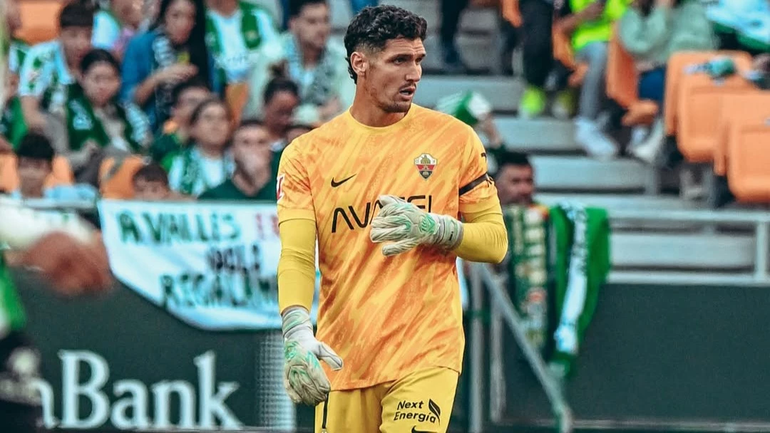 Matías Dituro ya dueño del arco del Elche. foto: @elchecf.