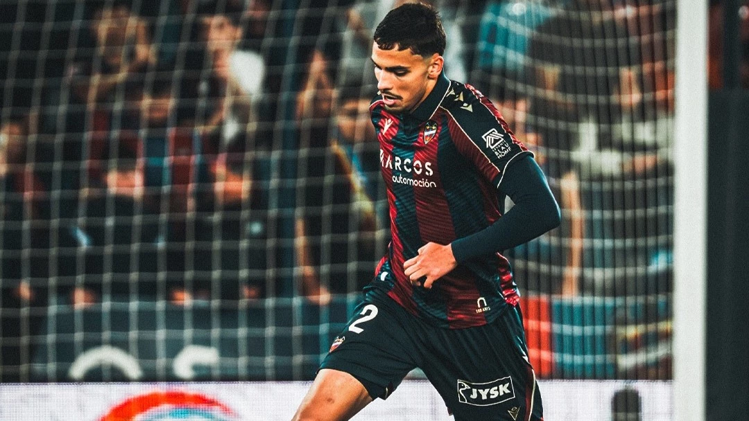 El cordobés Matías Moreno, garantía de firmeza del Levante en defensa. foto: @levanteud.