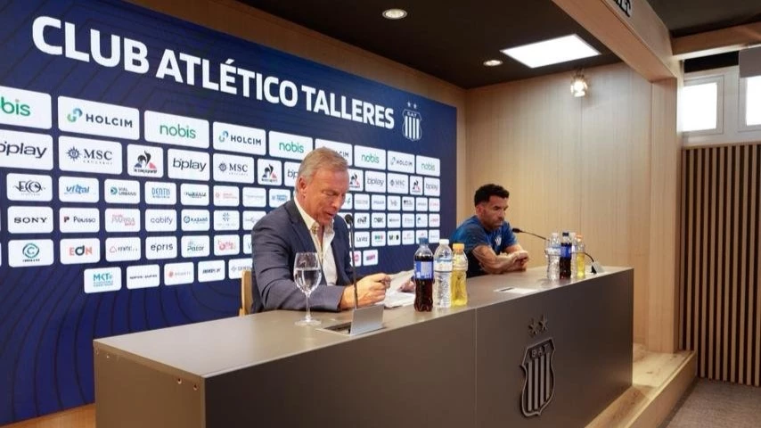 Una imagen que no se repetirá, Fassi y Tevez juntos. Foto: Talleres