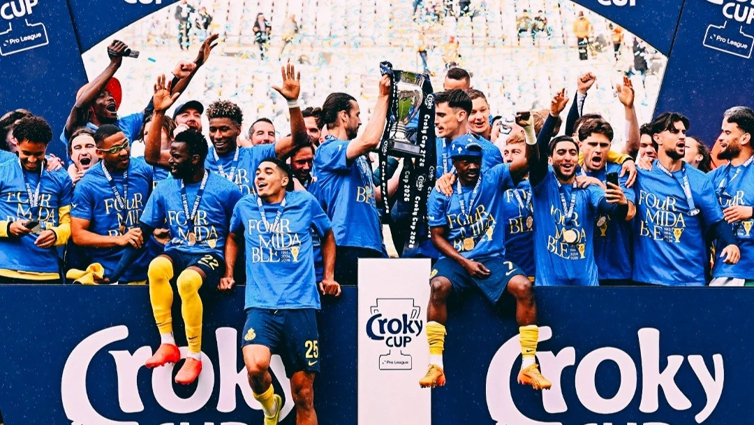 El plantel del Royale Union, festeja la obtención de la Copa de Bélgica. foto: @rusg.brussels.