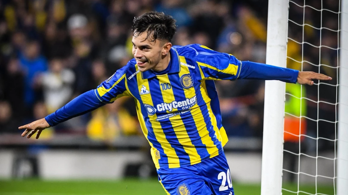 FotoX@RosarioCentral - El chileno Pizarro anota y festeja.