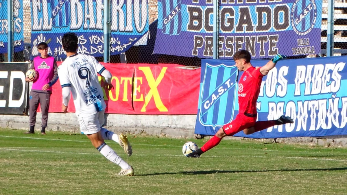 Foto:@ClubCdBolivarOF. Con gol de Caraballo, el equipo bolivarense se impuso a San Telmo en la Isla Maciel