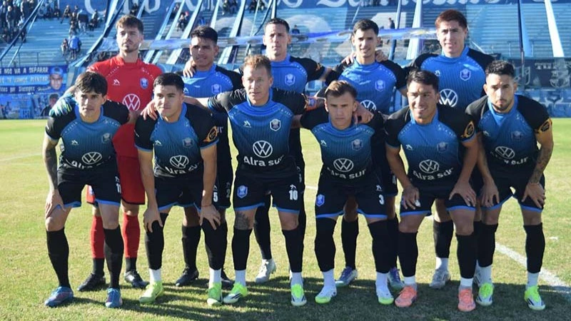 Foto:@ClubCdBolivarOF. El equipo de Diego Funes está arriba en la zona A del torneo de la Primera Nacional