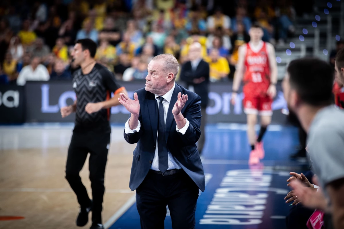 Foto:@GranCanariaCB. El equipo del argentino Néstor Che García perdió como local y no pudo cantar salvación del descenso