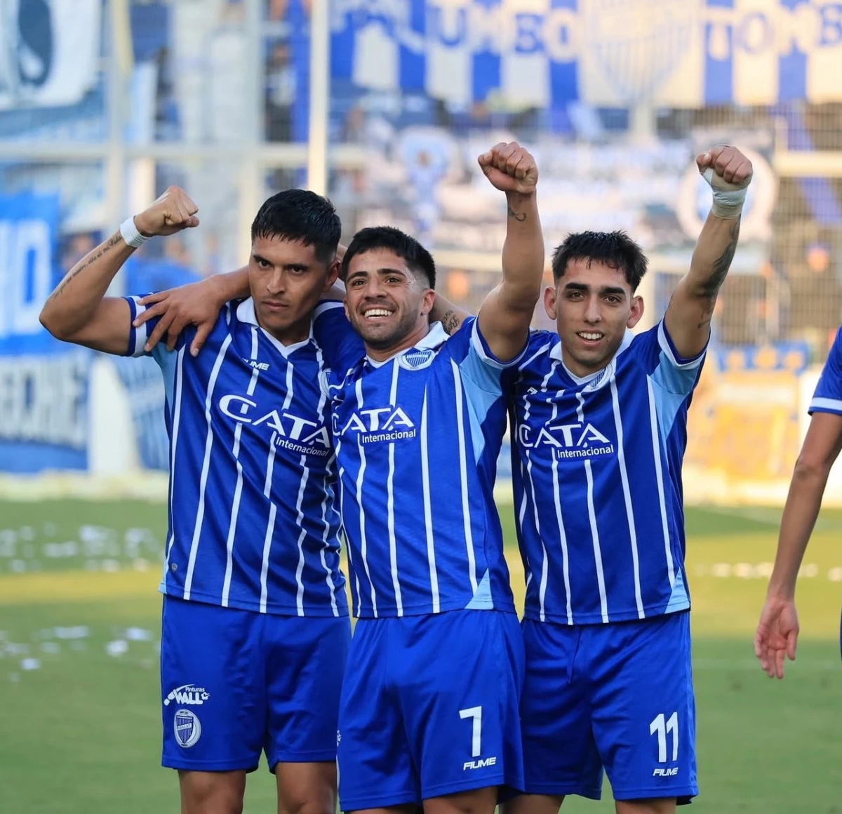 Foto:@ClubGodoyCruz. El Tomba goleó a All Boys en el estadio Feliciano Gambarte