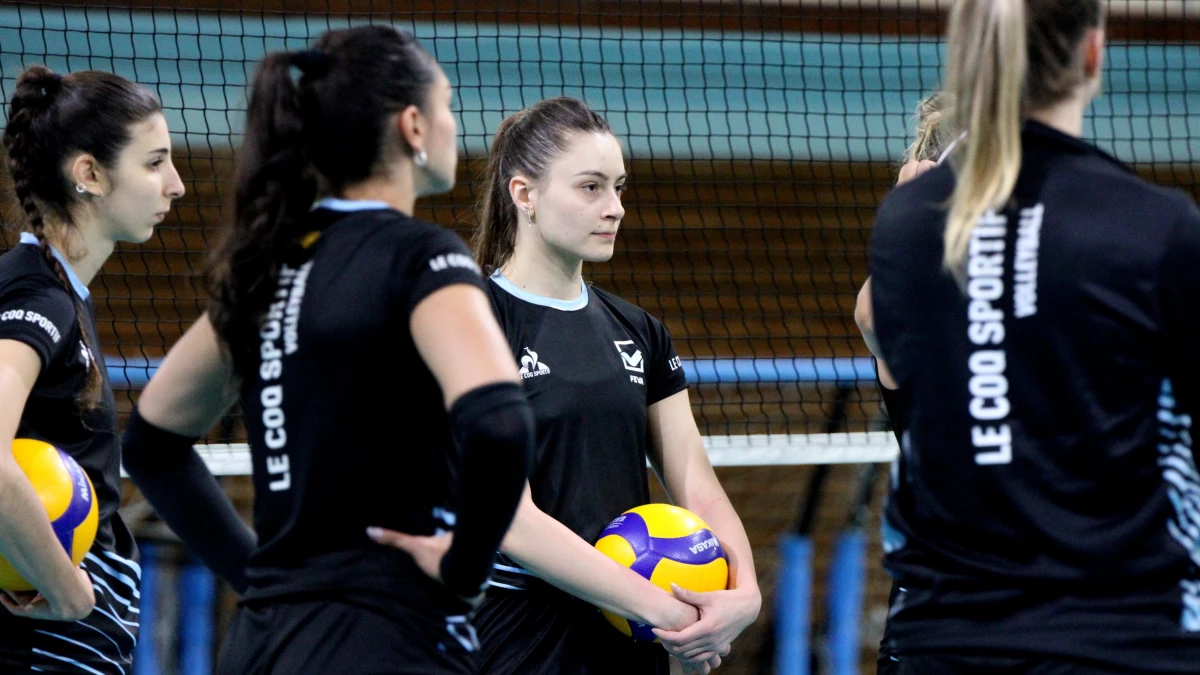 Las chicas se vienen entrenando desde hace un par de semanas en el CENARD y juegan hoy y mañana en Santa Fé. Foto: Feva.