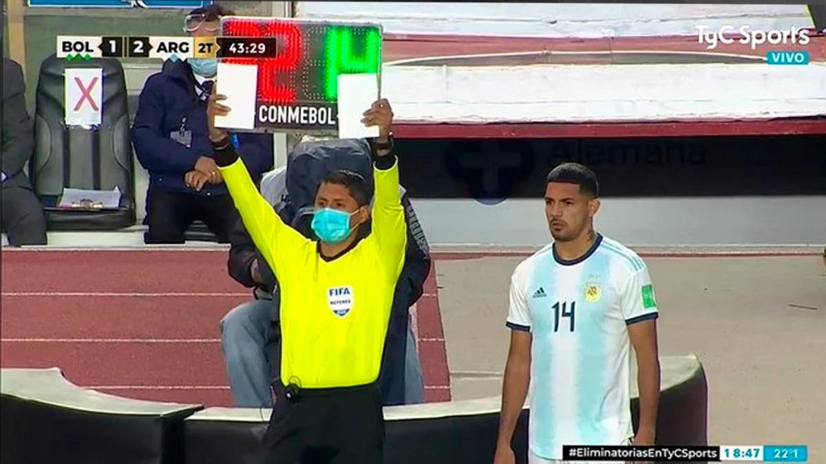 Imagen inolvidable: Medina debuta con la camiseta de Argentina | Foto: Imagen TV TyC Sports
