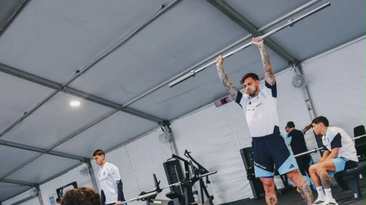 Paredes, uno de los jugadores lesionados del plantel argentino (Foto: X@Argentina)