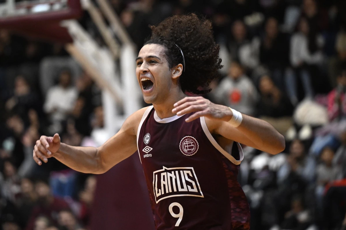 Foto:@clublanus. Edgar Merchant fue la figura del Granate, con un balance de 30 puntos (26 en la primera mitad).