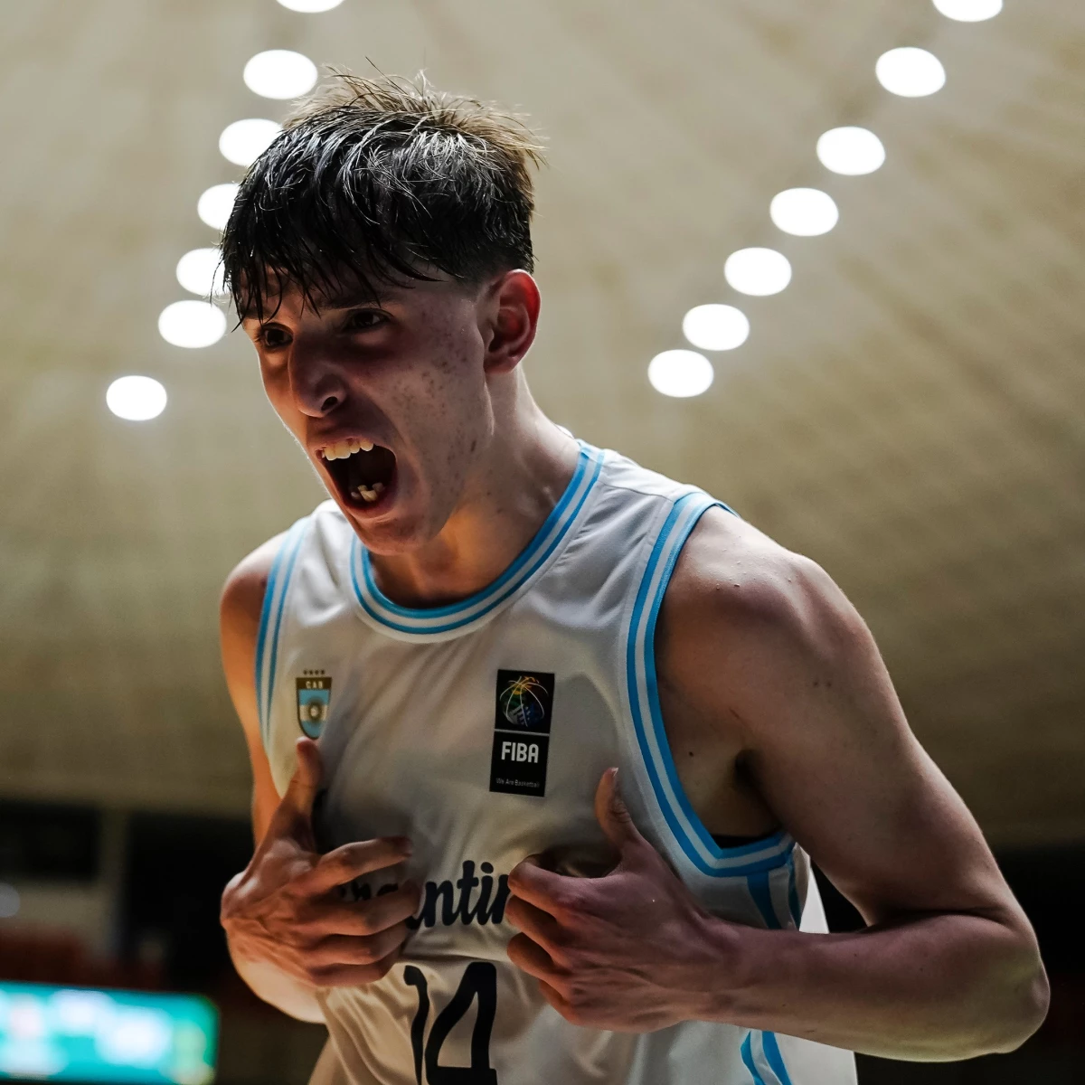 Foto:@cabboficial. El ala pivote Pettinaroli, con 20 puntos, resultó figura en el quinteto del DT Polla
