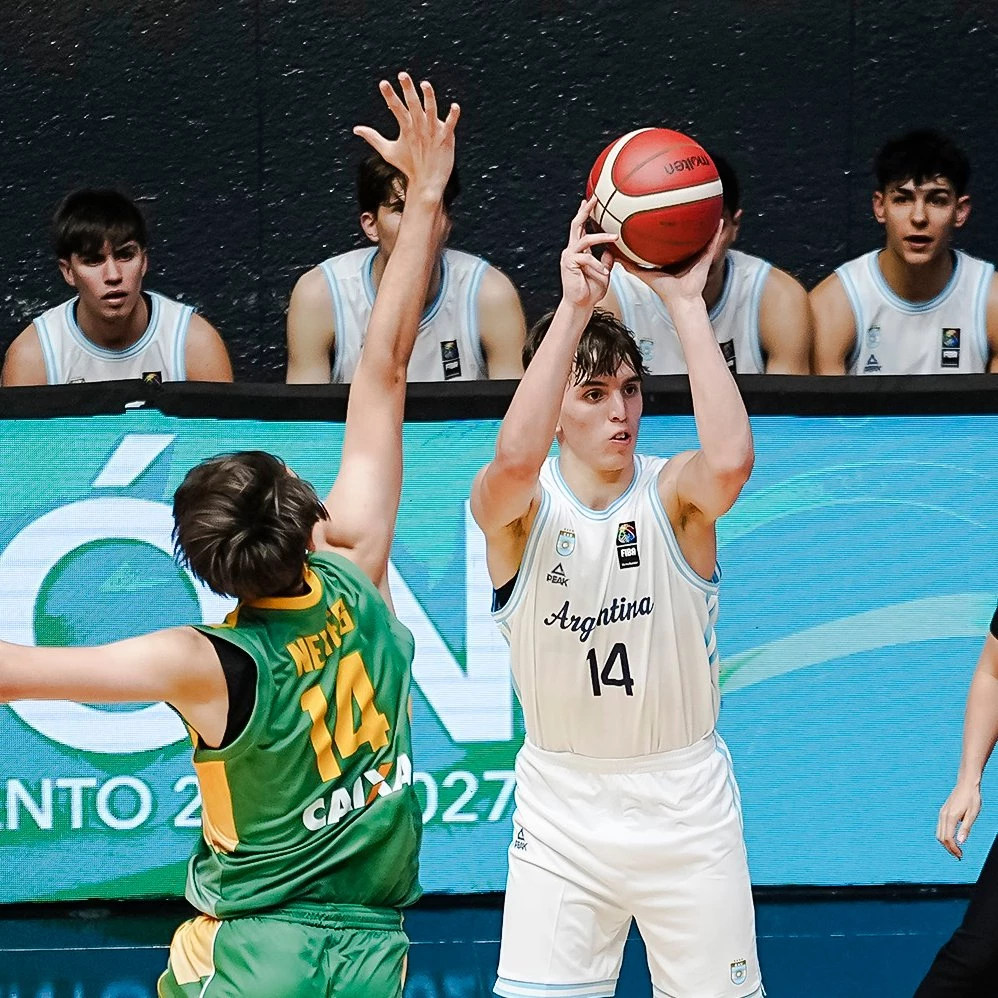 Foto:@cabboficial. El cordobés Pettinaroli consiguió el doble del triunfo de la Argentina en el clásico