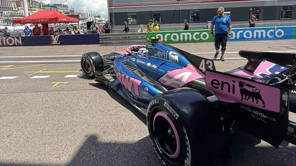 El Alpine A526 de Franco Colapinto sale de la zona de boxes en el circuito de Mónaco. (Foto: @AlpineF1Team)