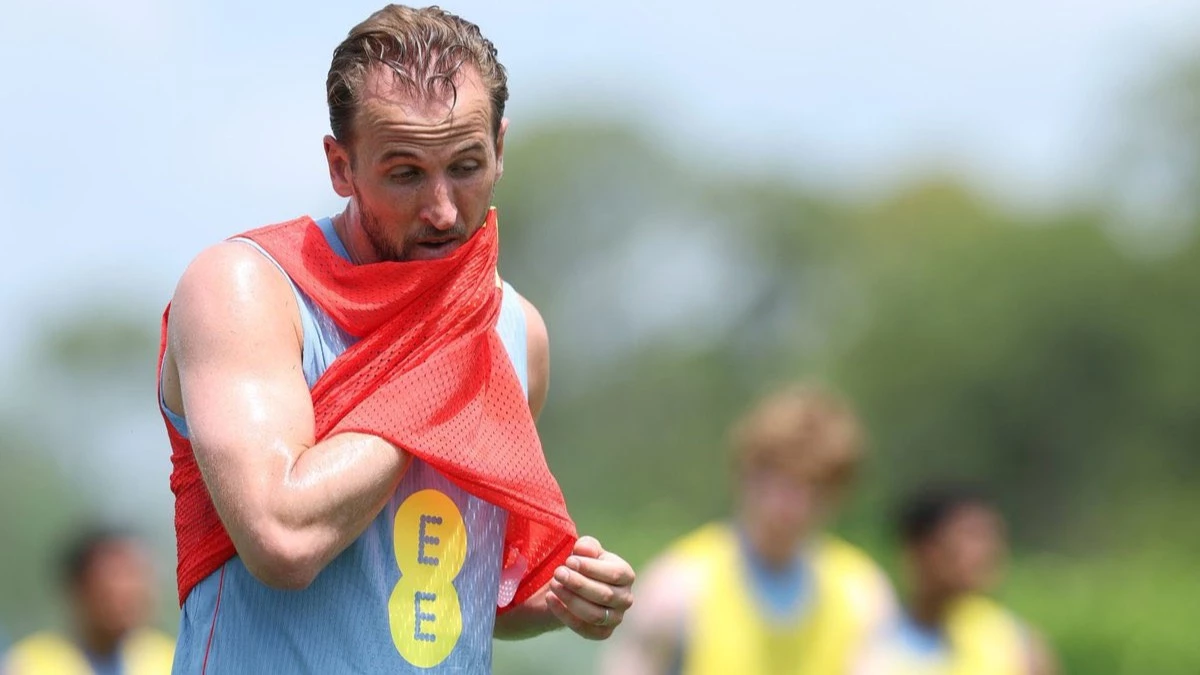Harry kane sufre la temperatura del Caribe en La Florida. foto: @fifa.