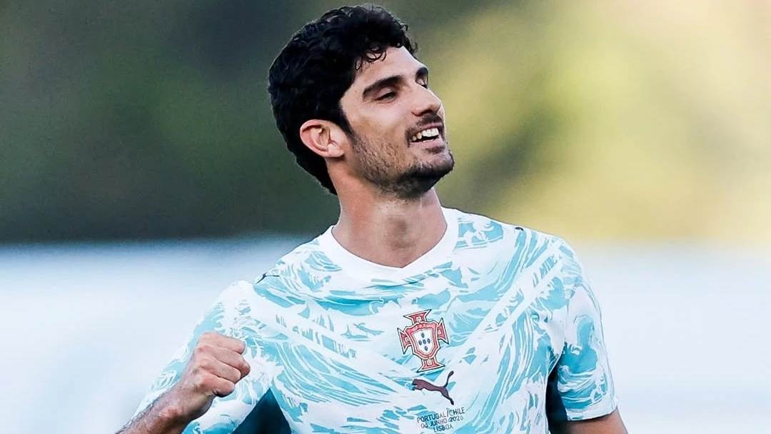 Guedes festeja su gol, el primero de Portugal. foto: @fifa.