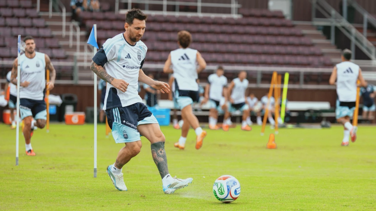Messi podría sumar minutos en el amistoso ante Islandia (Foto: X@Argentina).