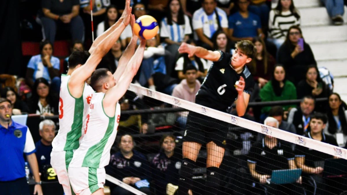 Foto: FEVA. Argentina perdió 3-1 contra el subcampeón del mundo en Rosario y Germán Gómez fue el opuesto titular.