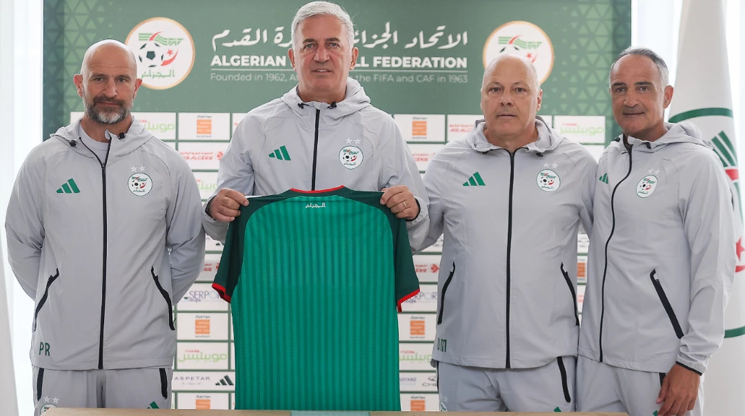 Argelia le extendió el vínculo al DT Vladimir Petkovic antes del debut con Argentina. Foto: X: @Algeria_FC