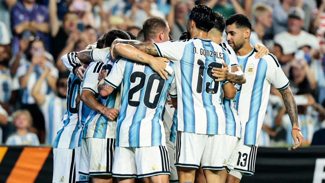 Foto: Scaloni recuperó lesionados en una buena victoria sobre Islandia.