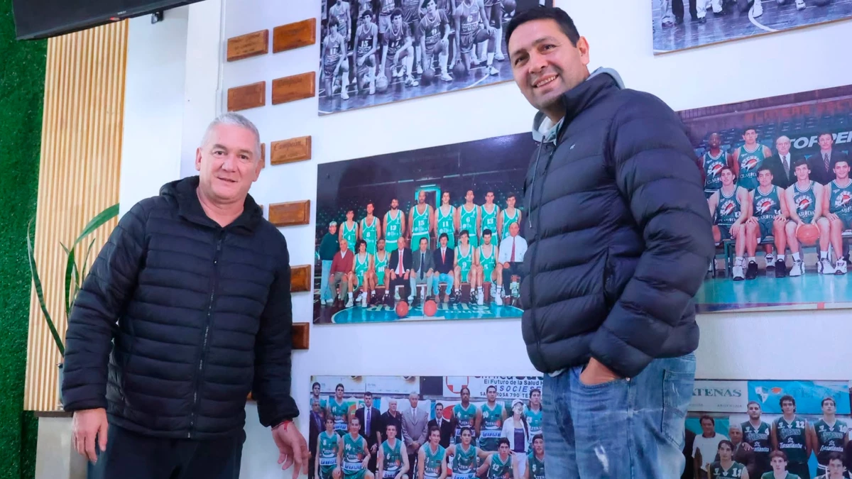 Mario MIlanesio y Gutiérrez como parte del staff técnico de Atenas de Córdoba | Foto: Prensa Atenas de Córdoba