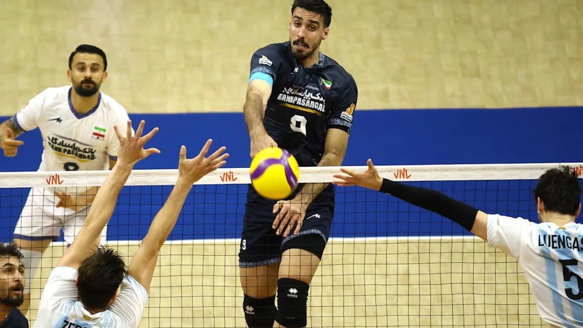 Foto: VNL. El punta receptor Poriya de Irán fue imposible de deteenr con sus potentes ataque por cuatro y de zaguero