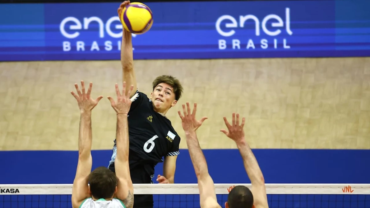 Foto: VNL. El opuesto Germán G´+omez tuvo un gran comienzo de partido pero no pudo sostener el nivel y salio del equipo.