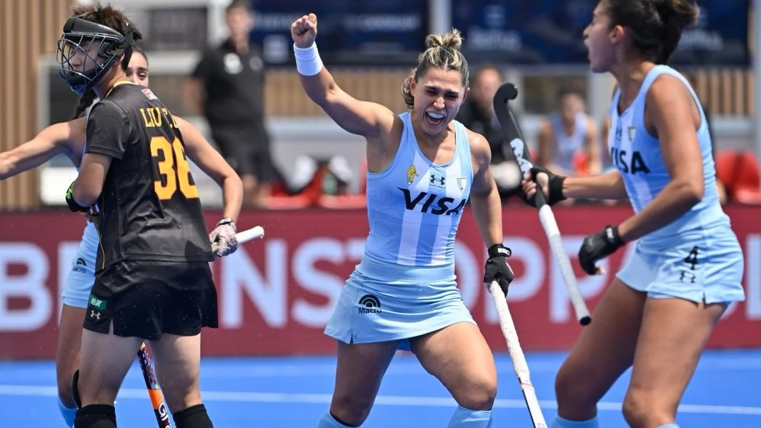 Agustina Gorzelany festeja su tanto ante China. foto: @fih.