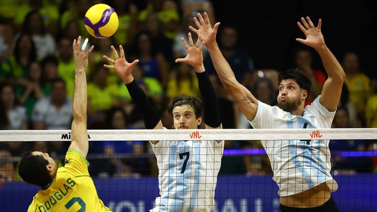 Foto: VNL. Argentina sumó también puntos desde el bloqueo por eso Brasil sumó póco desde el centro del ataque