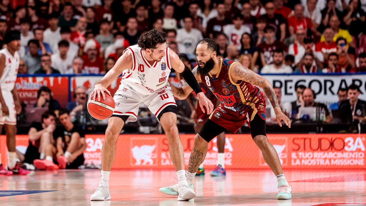Foto:@OlimpiaMI1936. El argentino Bolmaro metió un partidazo con 20 puntos pero Olimpia Milano no pudo gritar campeón