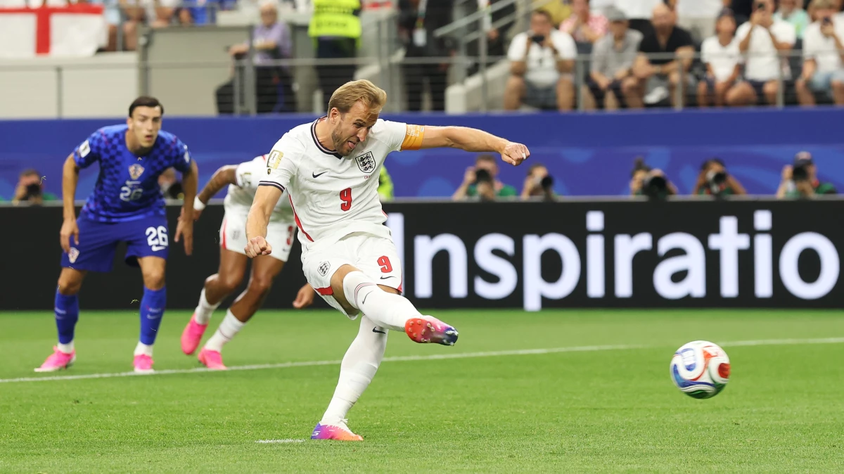 Foto: Harry Kane marca de tiro penal el primer gol de Inglaterra.