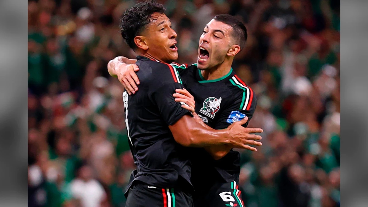 Foto: Luis Romo celebra el gol que le dio la victoria a México con su compañero Erik Lira (6).